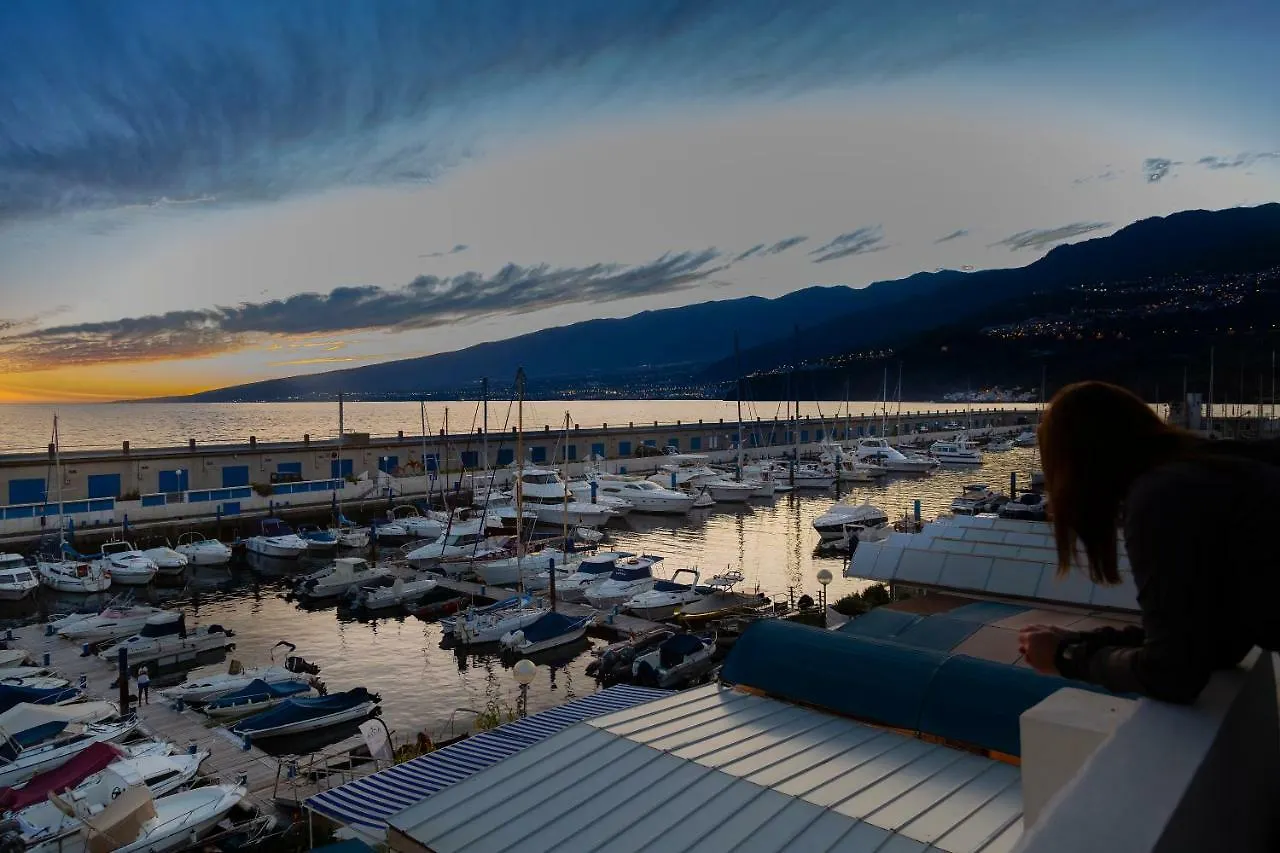 Radazul Marina Seafront 13 Apartment